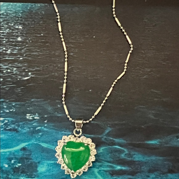 Stirling Silver and Green Jade Heart Pendant cubic diamond 18 inch necklace. - Picture 3 of 3